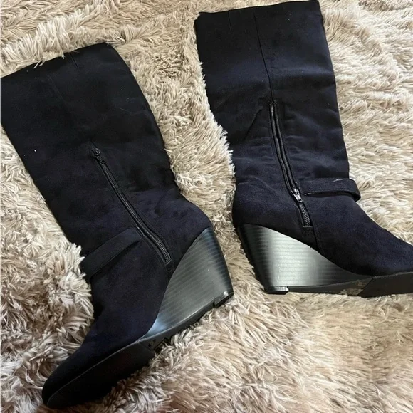 NWOB LAURA ASHLEY - Black - Wedge Boot - Suede - Picture 3 of 5
